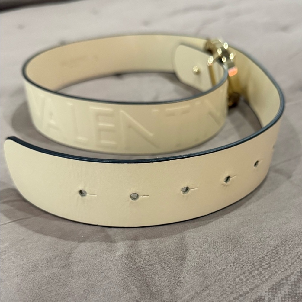 VALENTINO Bessy V-Logo Embossed Leather Belt - Picture 3 of 7